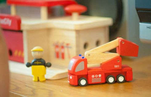 消防車の「赤」 本当は「朱赤」です。なんで?