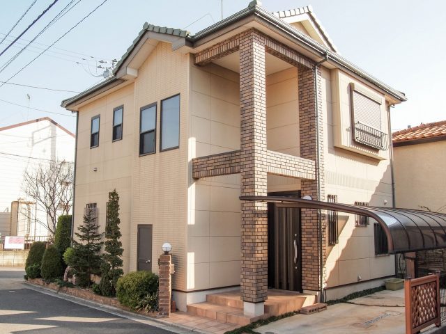 失敗しない 外壁を2色に色分けする時のポイント 大阪インテリアコーディネートオフィス 個人宅 マンション Colorhouse 失敗しない 外壁を2色に色分けする時のポイント 大阪インテリアコーディネートオフィス 個人宅 マンション Colorhouse